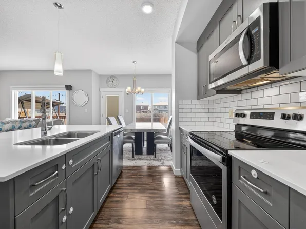 2408 Kelly Cir SW, Edmonton, AB T6W 3R9