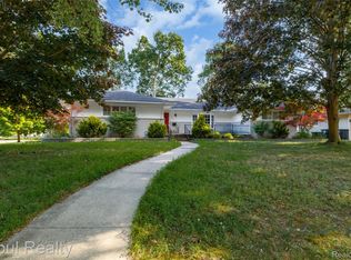 31011 Grandon St, Livonia, MI 48150