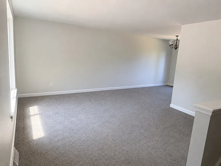 5902 S Ironton Ct — Photo 2
