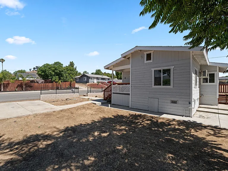 206 Townsend St — Photo 17