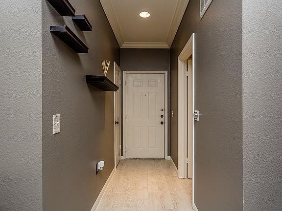 Welcome inside 3231 Allen Parkway Unit #2103!