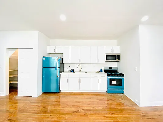 Rented by Blue Egg Realty Corp | media 2