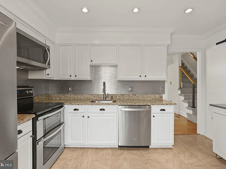 3848 Brighton Ct — Photo 10