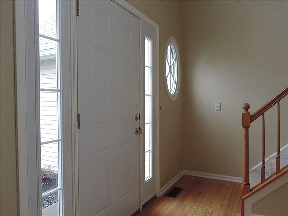 2nd image of 61 E Pointe