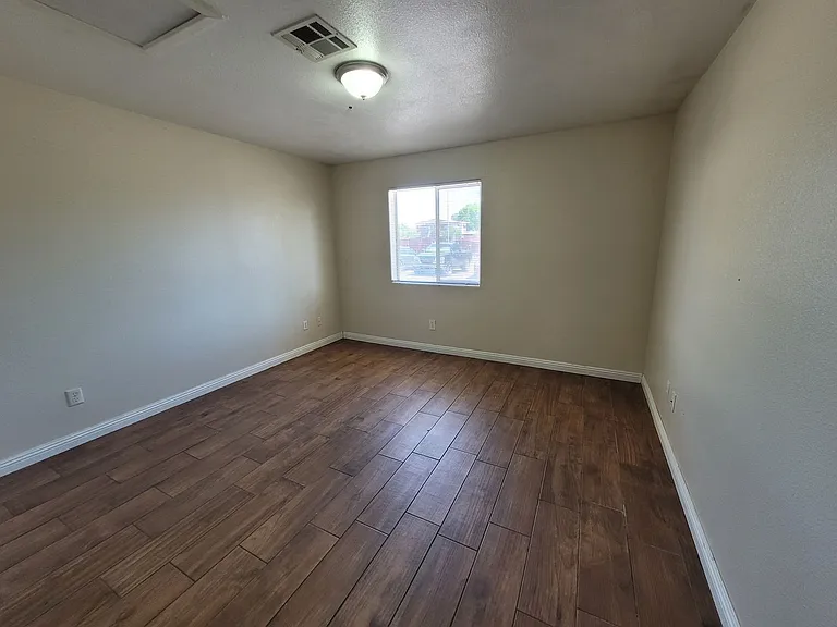 530 S Magnolia Ave — Photo 2