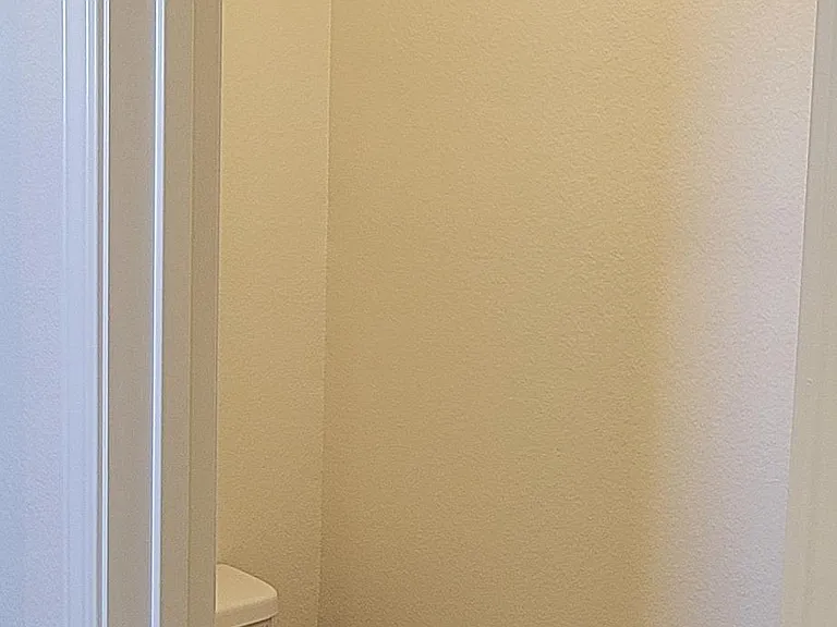 Master Bedroom, toilet (with door)