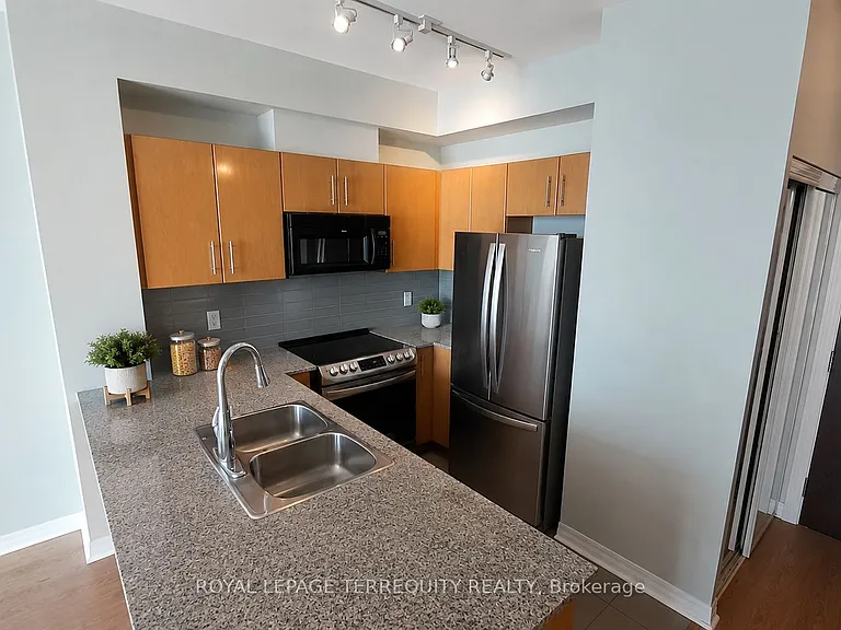 16 Yonge St #3408 — Photo 3