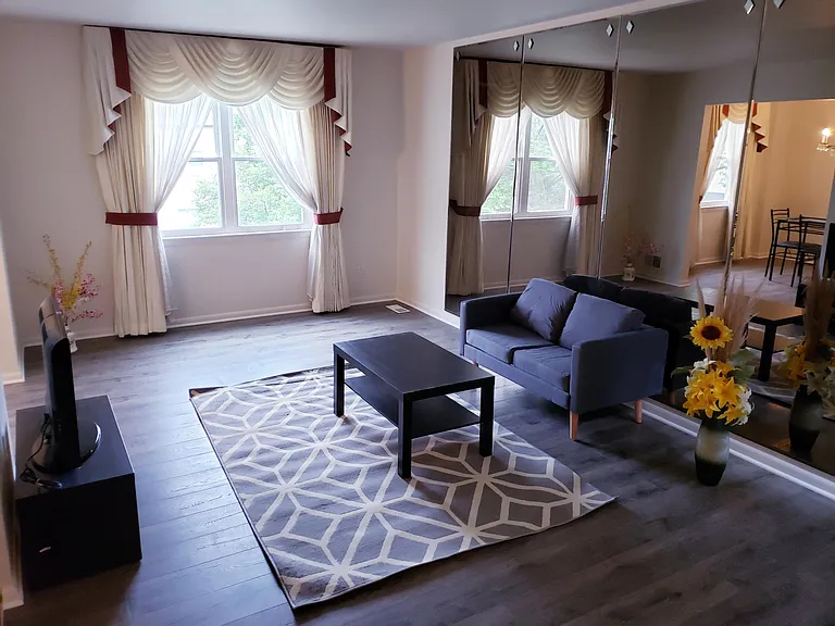 6th Pl NE — Photo 21