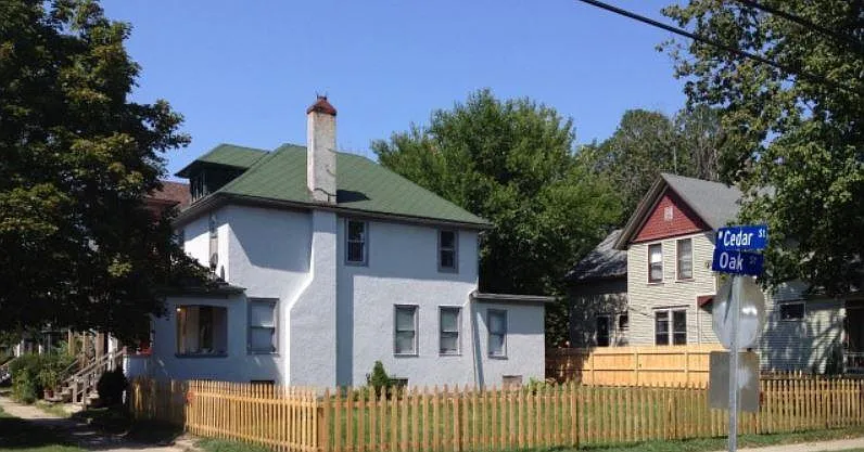 706 W Cedar St photo 1