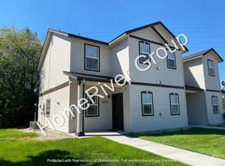 35 S White Oak Ln, Nampa, ID 83687
