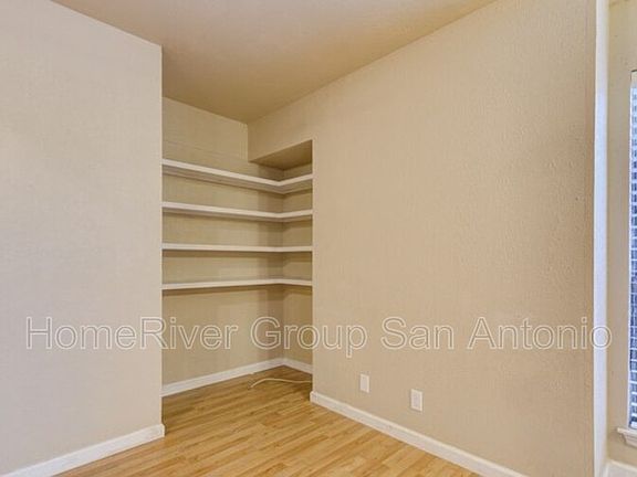 3rd image of 10613 Starcrest Dr