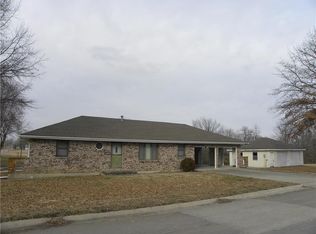208 S Johnson Dr, Odessa, MO 64076