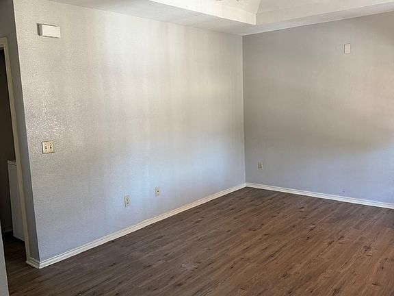 4th image of 2705 N 32nd St #1