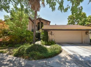 5542 N El Adobe Dr, Fresno, CA 93711