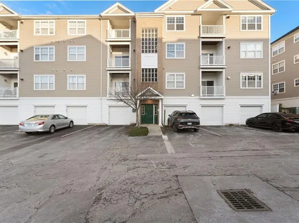 94 Mill St APT 302, Woonsocket, RI 02895