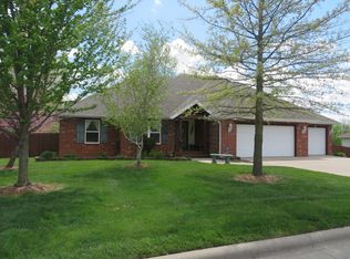 1116 E Robin St, Ozark, MO 65721