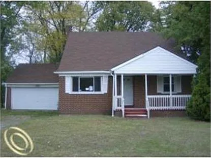 35526 Grant St photo 1