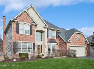 26W040 Deerpoint Dr, Wheaton, IL 60187
