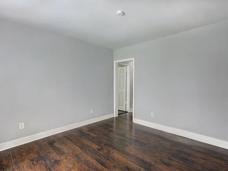 1814 E 39th St — Photo 12