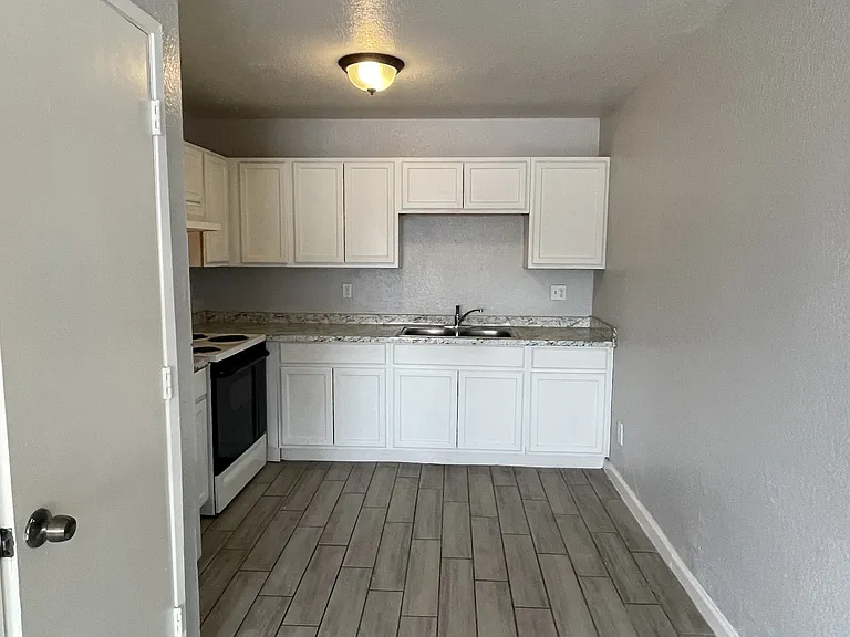 201 E Olive St #1 — Photo 7