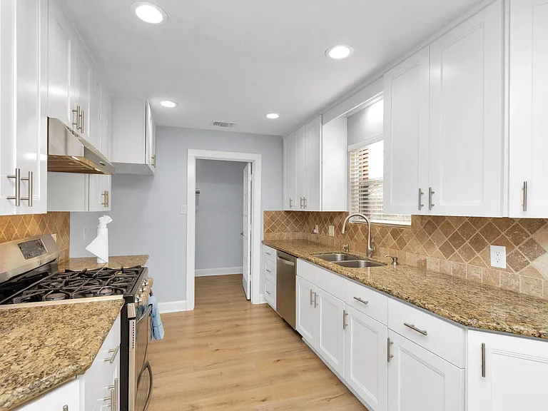 21635 Sandystone Ln — Photo 3