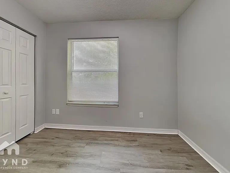 824 Helen St — Photo 10