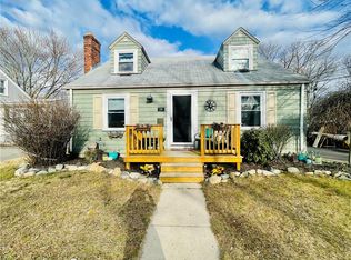 34 Macarthur Dr, Warwick, RI 02889