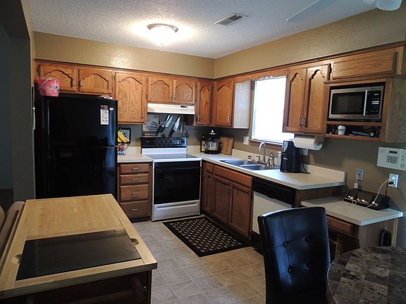 2nd image of 500 NE Brookwood Cir APT C