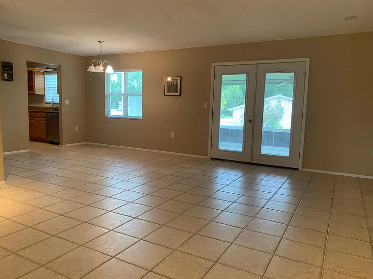 5835 Tanglewood Dr NE — Photo 3