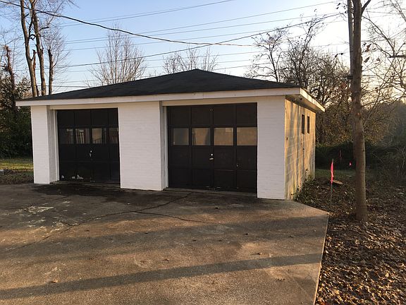 3rd image of 657 Blade Ave