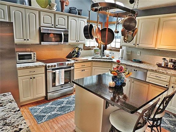 4th image of 136 Glenbrook Dr