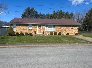 104 Bennett St, Oak Hill, WV 25901