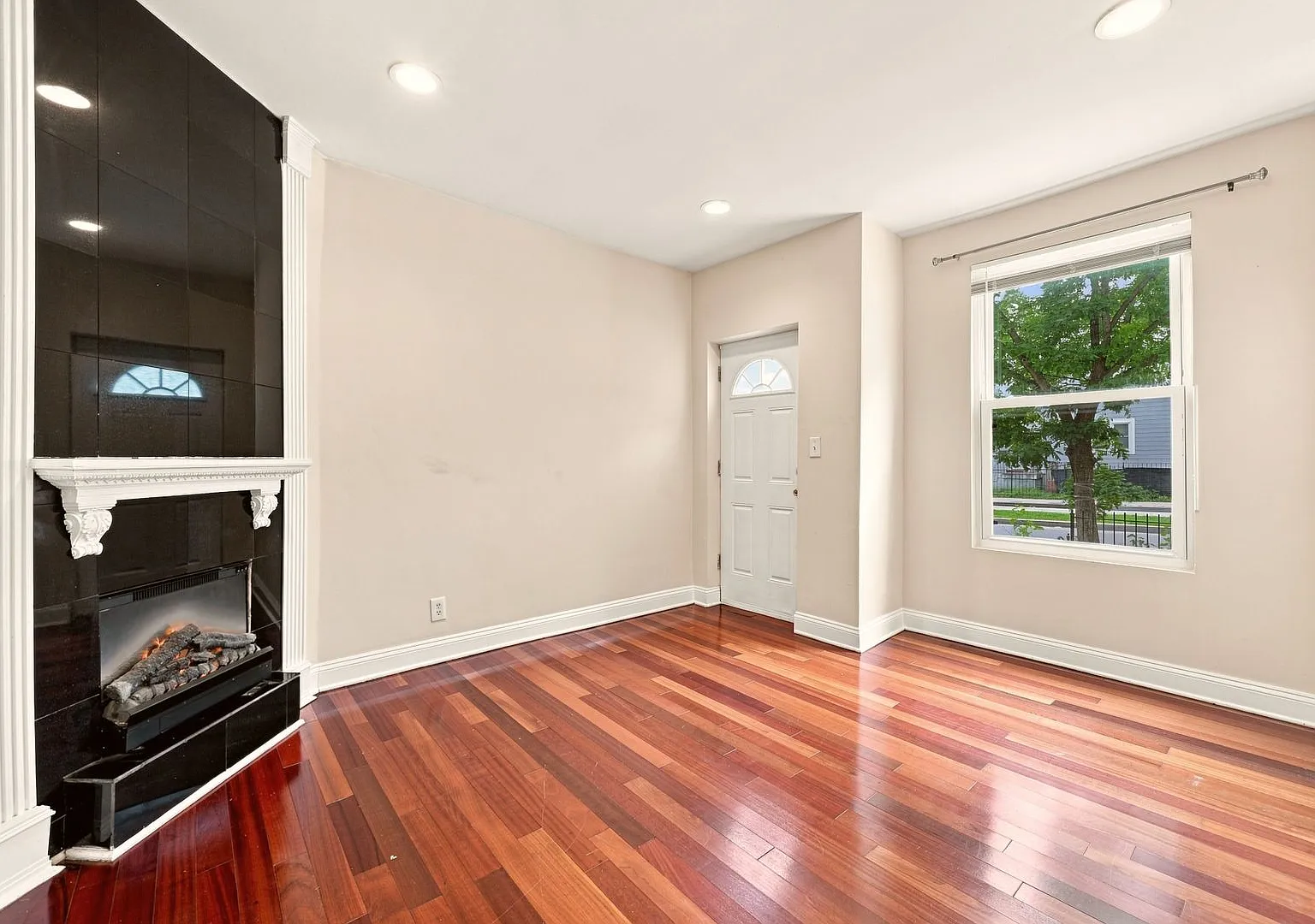Cozy & Updated 2BR in Vibrant Columbia Heights! — Photo 1