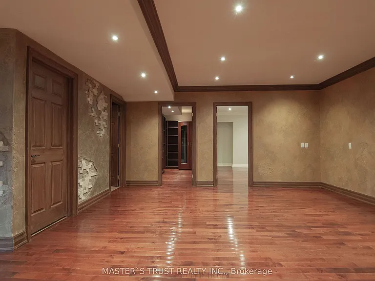 678 Saint Nicholas Ct — Photo 45