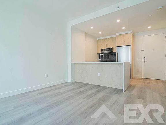 3rd image of 160 Clarkson Ave APT 6D