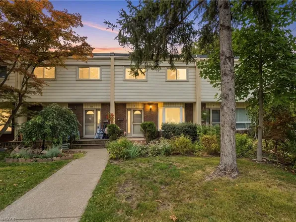 199 York Rd #9, Hamilton, ON L9H 1M9