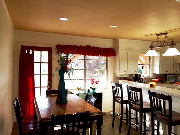 3rd image of 1108 Edwards Blvd