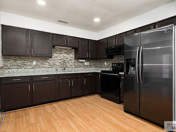 5th image of 1915 Woodway Dr