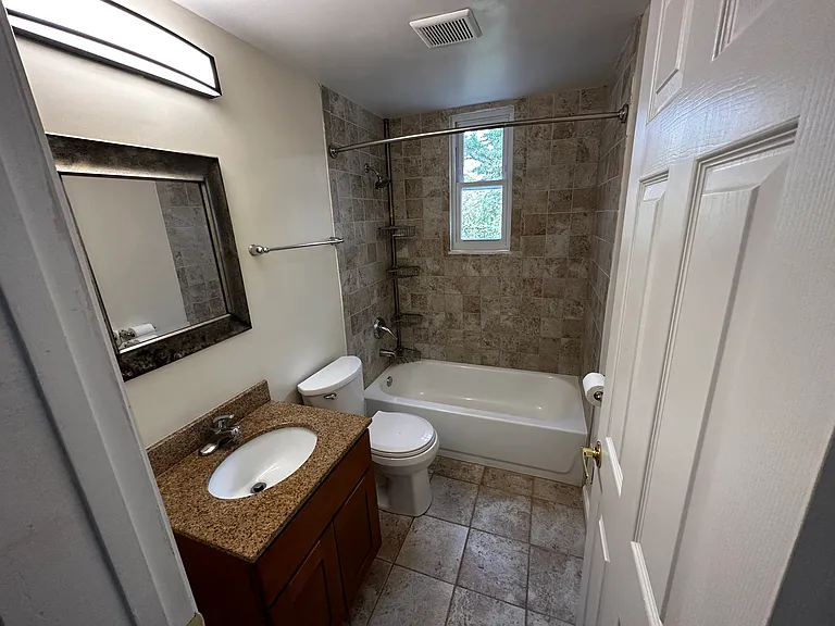 1604 Woodhill Ct — Photo 6
