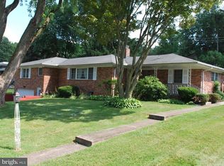 3240 Lynwood Ln, York, PA 17402