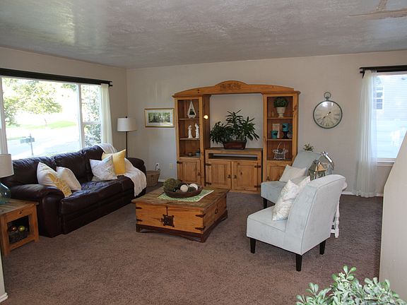 3rd image of 1579 Candellaria Dr