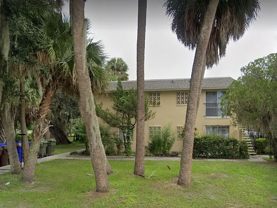 305 E Dakin Ave #11