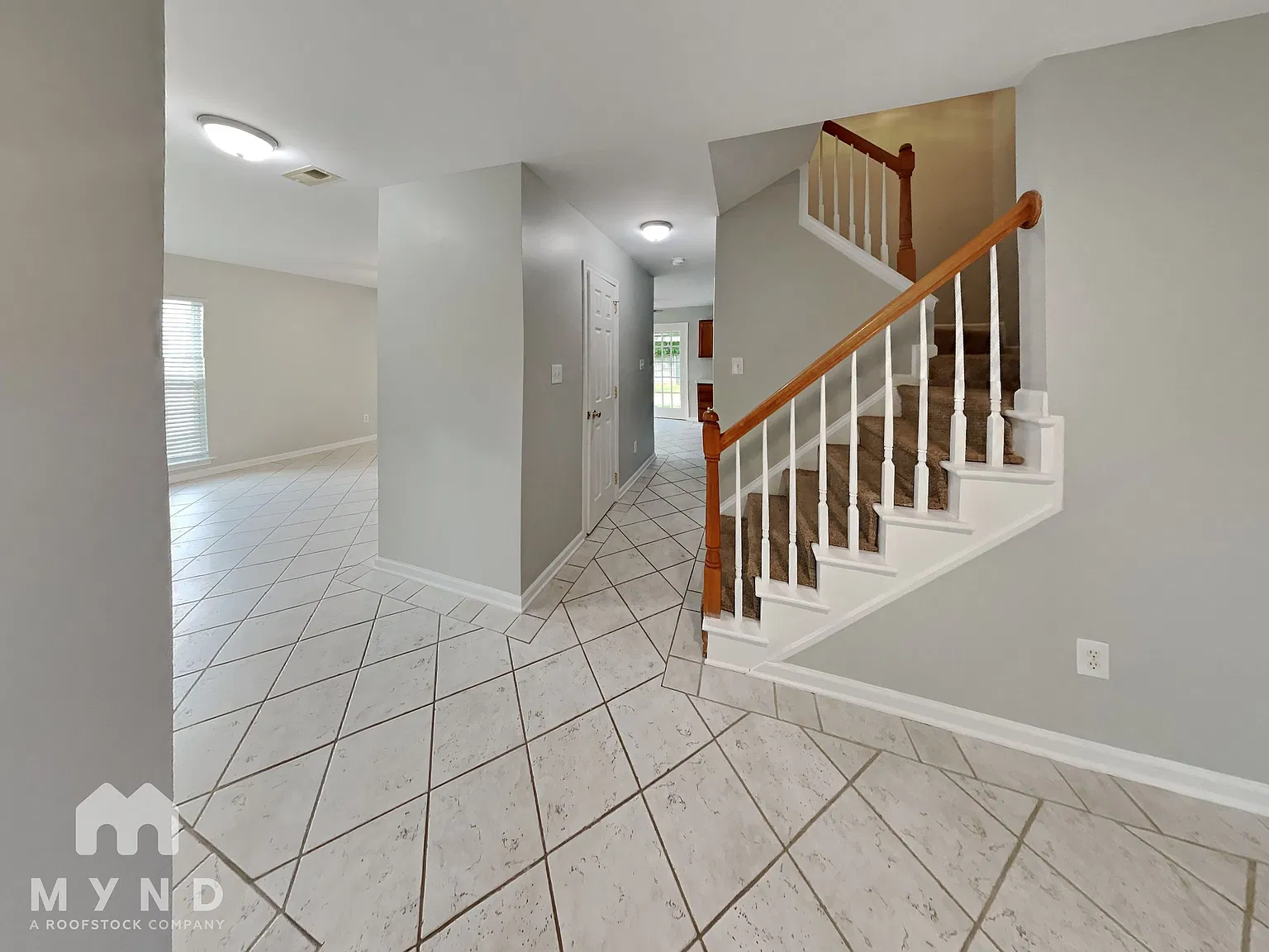 3 bed, 2.5 bath, 1487 sqft, $1,985 — Photo 2
