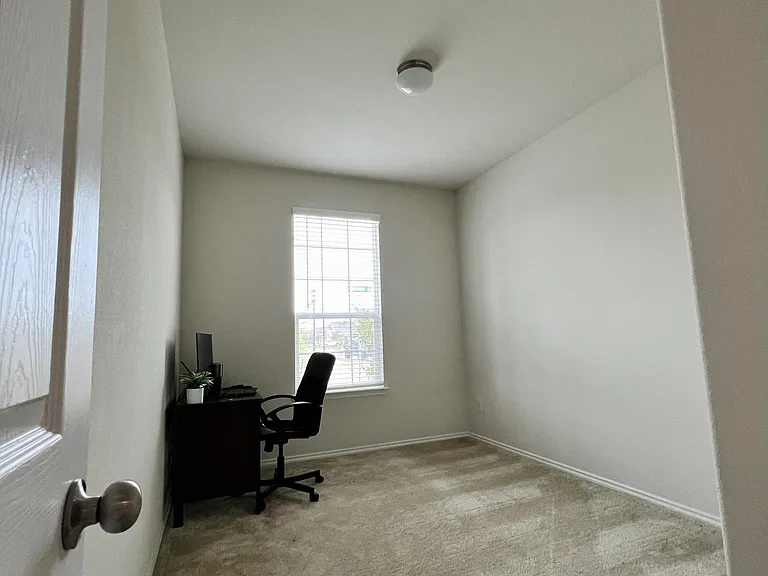 902 Feldspar Way — Photo 7