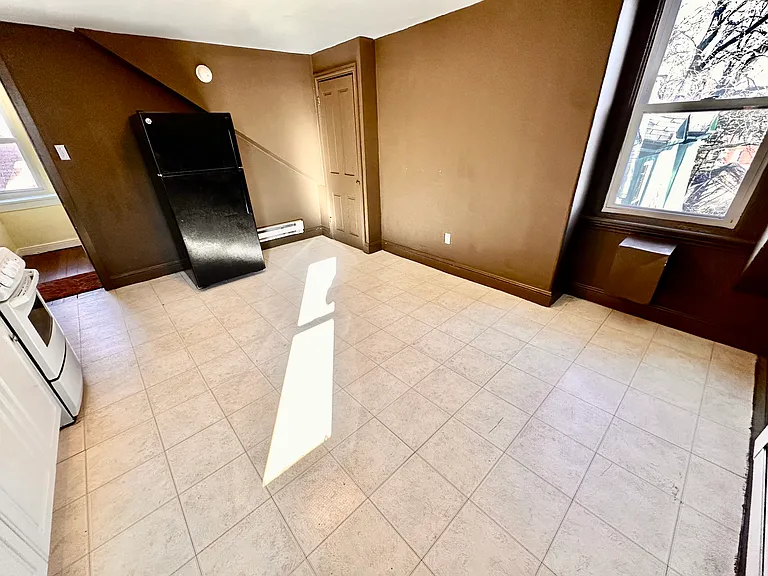 246 W Harvey St #3F — Photo 2