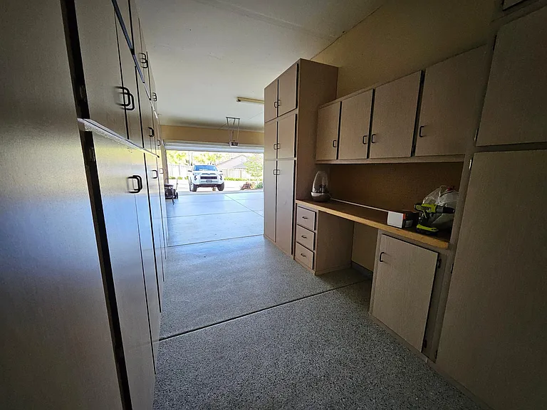 2046 Stockman Cir — Photo 11
