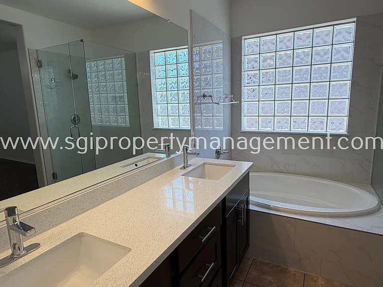 1243 E Walnut Rd — Photo 9