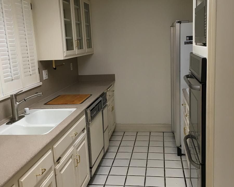1st image of 412 N Louise St APT 1
