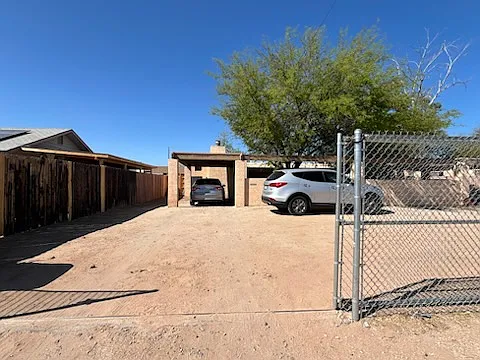 521 E Delano St #A — Photo 15