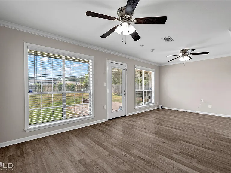 5318 Foxglove Dr — Photo 15